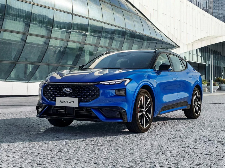 В России можно заказать 5-метровый 240-сильный кроссовер Ford Evos, оснащённый 8-ступенчатым «автоматом» и 27-дюймовым экраном. Сколько за него просят?